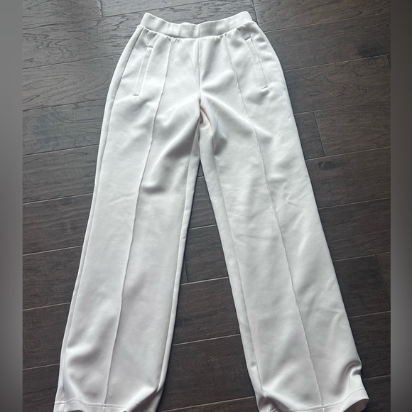 Fabletics Plush Interlock Wide Leg Women's Cream Pants. XS - Picture 4 of 7